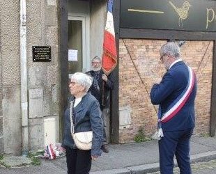 Plaque commemorative en souvenir de Monsieur Paul Monot